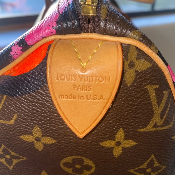 LOUIS VUITTON
Limited Edition Monogram Canvas Roses Speedy 30 Bag - Picture 6 of 8